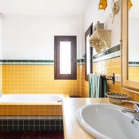 Вилла Casa La Rueda With Pool