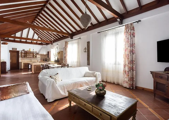 Casa La Rueda With Pool Villa